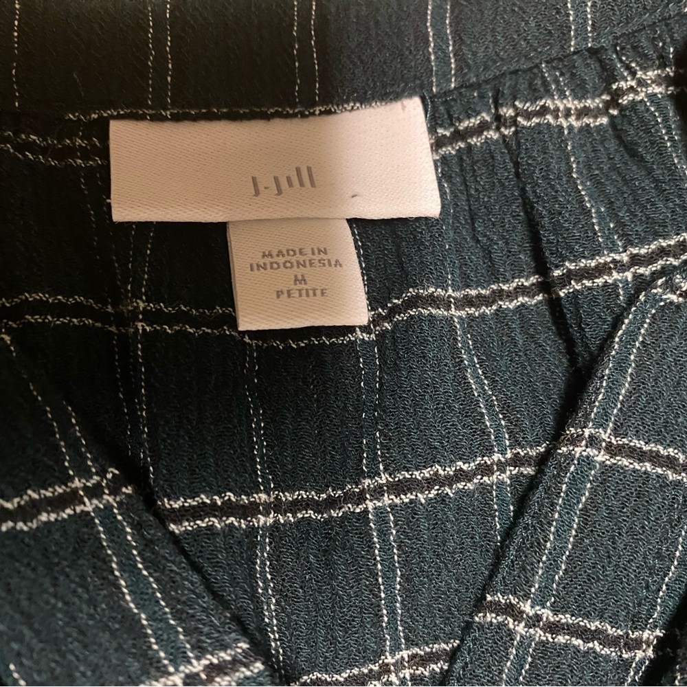 J. Jill Women's Crinkled Plaid Button-Up Top Size M Petite Evergreen Blouse - Picture 6 of 16
